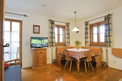 Image de Ferienwohnung klein (42 Qm) mit Schlafzimmer, Flur mit Garderobe, Wohnküche, Tv, Dusche/Wc, Balkon