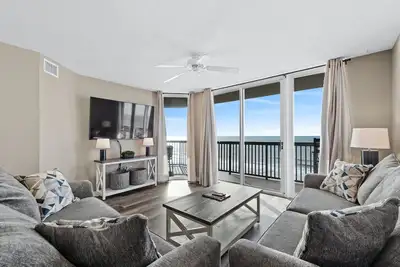 Image de AshWorth 801, Condo 4 chambres face à la plage, bain à remous et une connexion Wi-Fi gratuite!