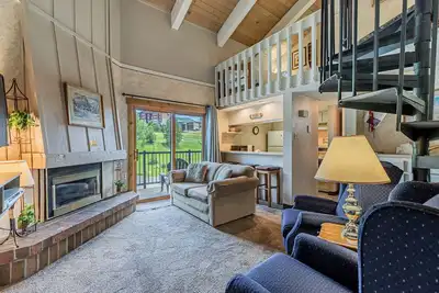 Image de Magnifique Condo Steamboat, Great Summer Location, Hot Tubs en plein air!