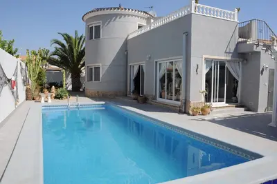 Image de Villa Confortable, Avec Piscine, PRÈS De Golf, Local \/ plage