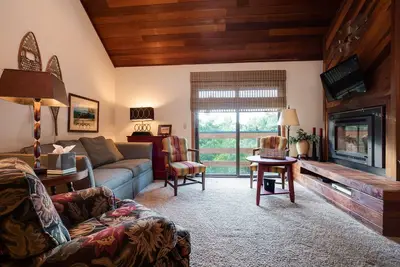 Image de Belle maison privée Steamboat à côté de sentiers de randonnée, bain à remous privé et grill!
