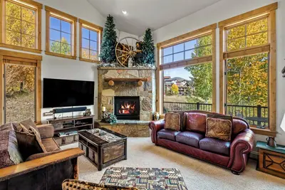 Image de Great Summer Location - Townhome de Luxe Steamboat Avec une vue Imprenable sur la Montagne!