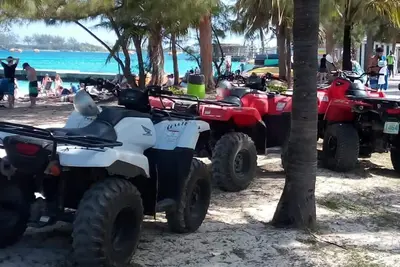 Image de Près de la plage de Junkanoo, Fish Fry, Down Town Wifi gratuit