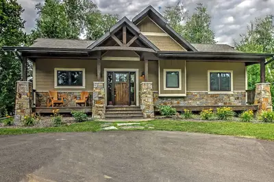 Image de Belle nouvelle maison sur un lac privé en face du lac Gull et d'autres endroits locaux!