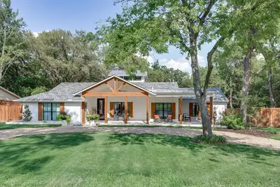Image de Nouvelle Maison De Luxe Designer! Près de Gaylord Sleeps 18 Pool \/ Lake Grapevine