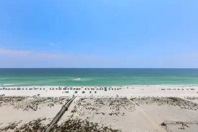 Image de Condo en bord de mer avec vue imprenable!