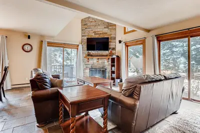Image de Payez pour 4 chambres, obtenez la 5ème Gratuitement, Marchez Au Bus De Ville Vail, Hot Tub PRIVÉ