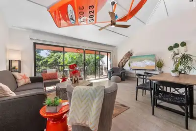 Image de Nouveau condo côtier moderne - comme vu sur Hgtv