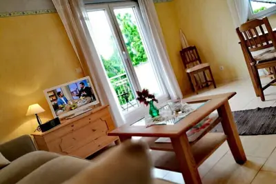 Image de FeWo Luino, 50qm, 1 Schlafzimmer, max. 4 Pers. , Wlan, Parken, Wasch- & GeschirrspĂĽlmaschine, Balkon