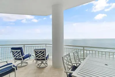 Image de Palacio Penthouse rénové - Gulf Front avec service de plage saisonnier gratuit!