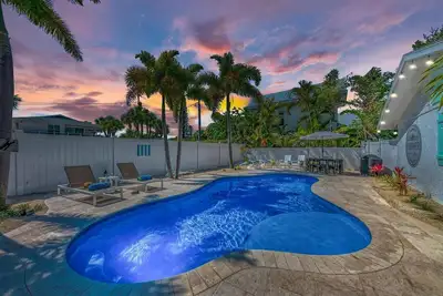 Image de Vente de printemps! Prix réduit jusqu'au 31 mai! Spinnakers Crow's Nest: Belle piscine à la maison avec terrasse privée à seulement 250 pas de la plage!