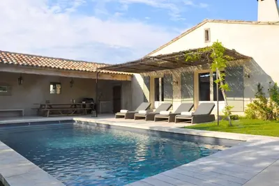 Image de Villa Grandeur à Eygalières avec Piscine
