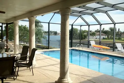 Image de Vues magnifiques sur l'eau, à 10 minutes à pied de la plage, à 6 minutes à pied des restaurants, 6 vélos