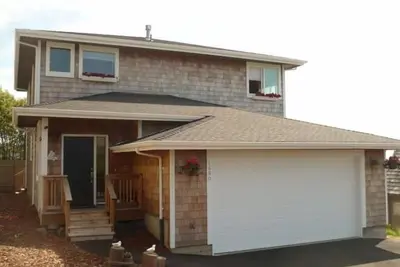 Image de Vue sur l'océan avec 3 Master Suites à Roads End!