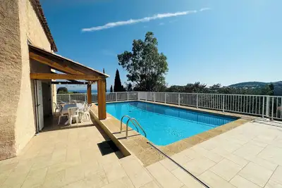 Image de Villa 12 personnes avec Piscine chauffée, vue sur mer