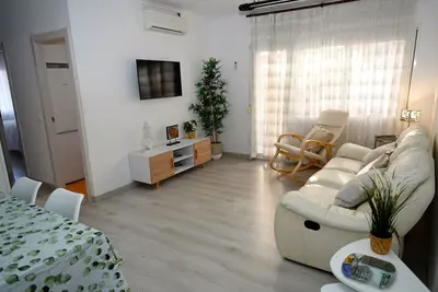 Image de Offre 4 PIÈCES, Climatisation, Wi-Fi Gratuit, Spacieuse, TRÉS Confortable, MÊTRO