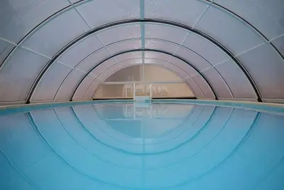 Image de maison dans le cher, 5 chambres, tout confort, parc de 4500m2, piscine couverte
