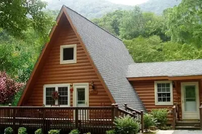 Image de ~ * ~ Chalet Maggie Valley ~ * ~ 5 minutes de Parkway * 10 minutes de la station de ski * WiFi *