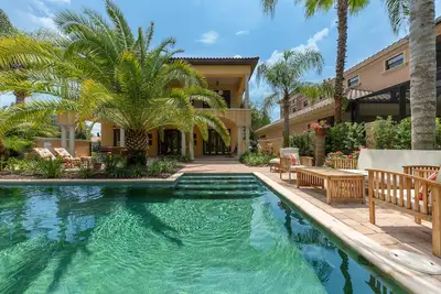 Image de Oasis cachée | Villa 4 Chambres avec 3 Bains et Piscine Privée