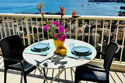 Image de Magnifique vue sur le Cap-Ferrat et la mer, studio avec balcon et parking, A/C