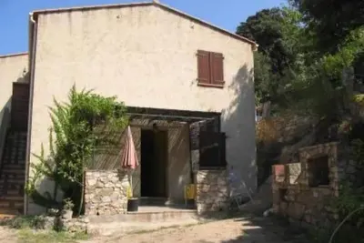 Image de Appartement dans villa en rez de jardin possibilité de garer la voiture