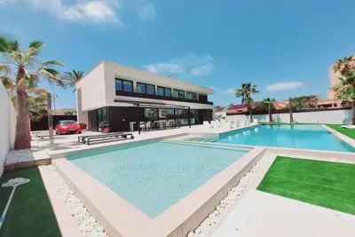 Image de Inmovecos Villa lujo con acceso al Mar Villa Gawy