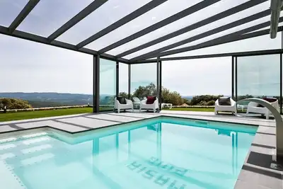 Image de Villa pour 28 avec piscine chauffée.