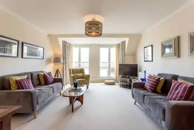 Image de City Centre 3bed\/3bath with Parking & Elevator!