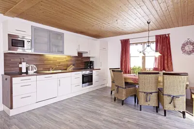 Image de 4-Sterne-Ferienwohnung mit SĂĽdbalkon fĂĽr 5 - 8 Personen