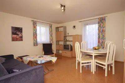 Image de 05 Ferienwohnung Adelholzen für 4 Personen mit Balkon. 1 Wohnraum, 1 Schlafzimmer