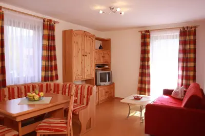 Image de 01 Ferienwohnungen Hochfelln/Hochgern für 4 Personen. 43 qm. 1 Wohn-Schlafraum, 1 Schlafzimmer, Küche, Dusche/Wc, Balkon