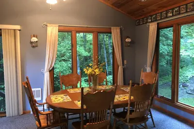 Image de DÉTENDEZ-Vous Et Escapade Dans Une Cabine ENTIÈREMENT MEUBLÉE Dans Les Montagnes Great Blue Ridge.