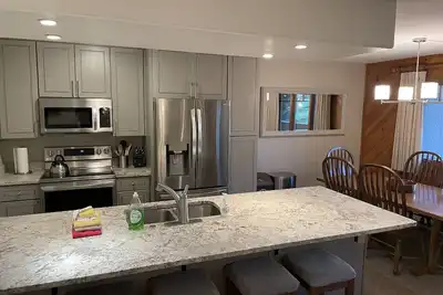 Image de Phoenix haut de gamme 2 bd / 2 bain. Walk 2 Gondola, navette, garage, piscine, bains à remous +++