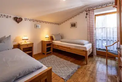 Image de Ferienhaus Altvater, 1-6 Personen, 150 qm, 2 Doppel- + 2 Einzelschlafzimmer, Bad mit Dusche + Wanne, Balkone + Terrasse