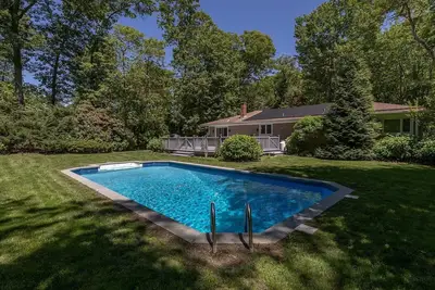 Image de Ranch raffin�� à Clearwater Beach avec une pelouse et une piscine chauffée, 1 km de plage privée et port de plaisance