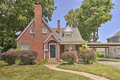 Image de Indianapolis Home remodelé avec passerelle - marche vers l'Ims