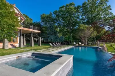 Image de Chef-d'����uvre architectural de la baie sur Hog Creek, observez les couchers de soleil à l'aquarelle depuis une piscine à débordement