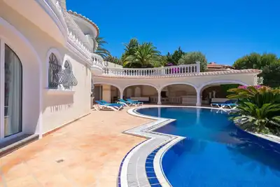 Image de Maison de vacances privée avec Wifi, climatisation, piscine privée, bain à remous, Tv, patio