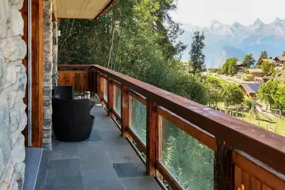 Image de Agréable appartement pour 10 personnes avec bain à remous, Wifi, Tv, terrasse et parking