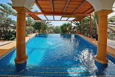 Image de Maison de vacances privée avec Wifi, piscine privée, climatisation, Tv, terrasse, parking