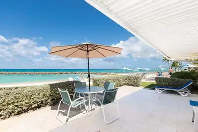 Image de Sunset Cove Oceanfront # 132: 3 Br \/ 2 Ba condo à Grand Cayman Sc132, 7 personnes