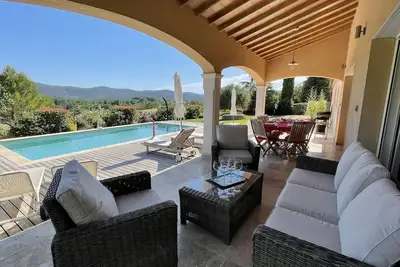 Villa 4 étoiles, Piscine chauffée, Vue magnifique, Calme & pluri activités