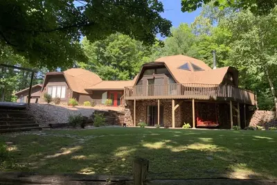 Image de Maison de vacances Geo unique en son genre; 4k sq ft, dort 10, 5bd \/ 3. 5ba près du lac Michigan