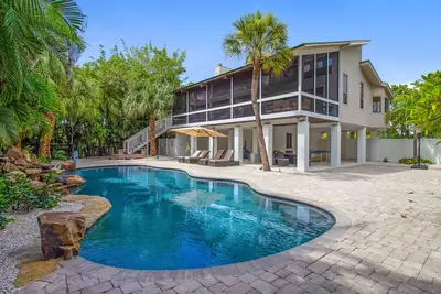 Image de Incroyable, maison de chien-friendly avec piscine privée chauffée, à proximité de la plage!