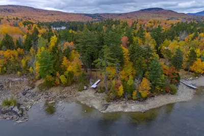 Image de Cabine au bord du lac avec de belles vues, accès à la plage et quai privé!