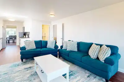 Image de Accueil chaleureux, chien-friendly - de l'autre côté de la rue de l'accès à la plage!