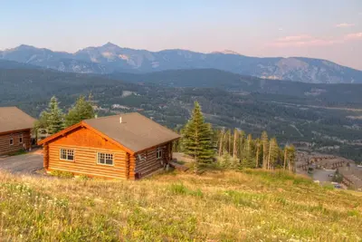 Image de Emplacement! Emplacement! Le chalet hors-la-loi Cowboy Heaven sur la piste de ski de Powder River
