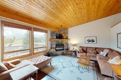 Image de Nouvelle Liste! Élégant condo w / vue sur la montagne, piscine partagée, bain à remous-ski à proximité!
