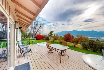 Image de Maison paisible avec bain à remous et vue sur le lac