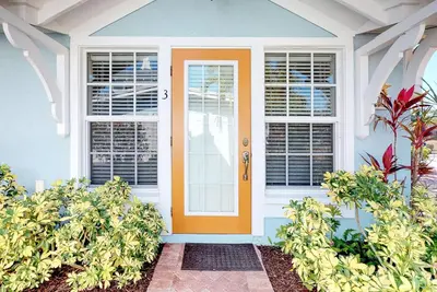Cottage acceptant les chiens avec vue sur l'île, piscine partagée et terrasse privée - plage à proximité